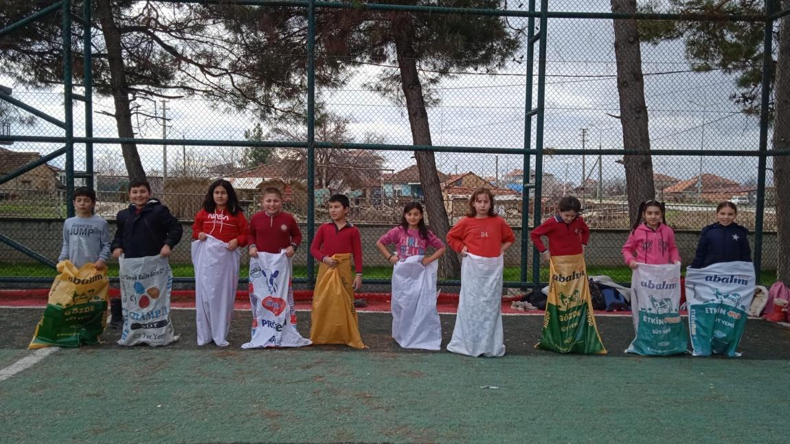 Okulumuzda Geleneksel Çocuk Oyunları Yeniden Hayat Buldu